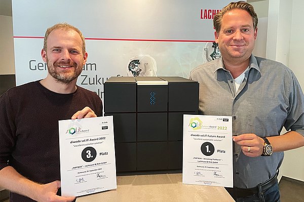 Dr. Martin Pyka und Claudius Rink freuen sich über den sol.IT-Award