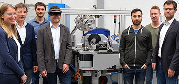 Maschinen bedienen mit der Cyberbrille