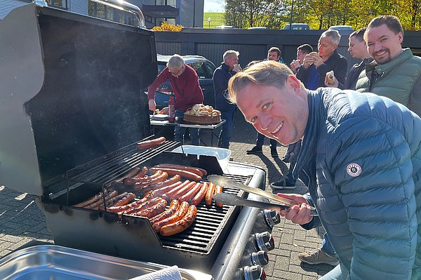 Bei L&R steht der Chef am Grill