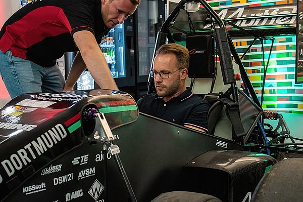 Probesitzen im GET racing Rennwagen