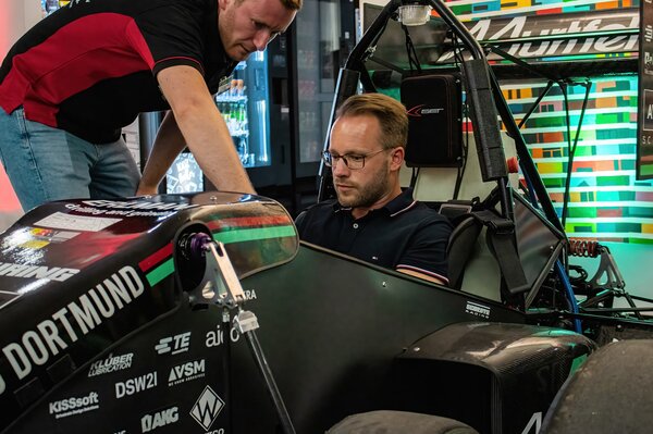 Probesitzen im GET racing Rennwagen